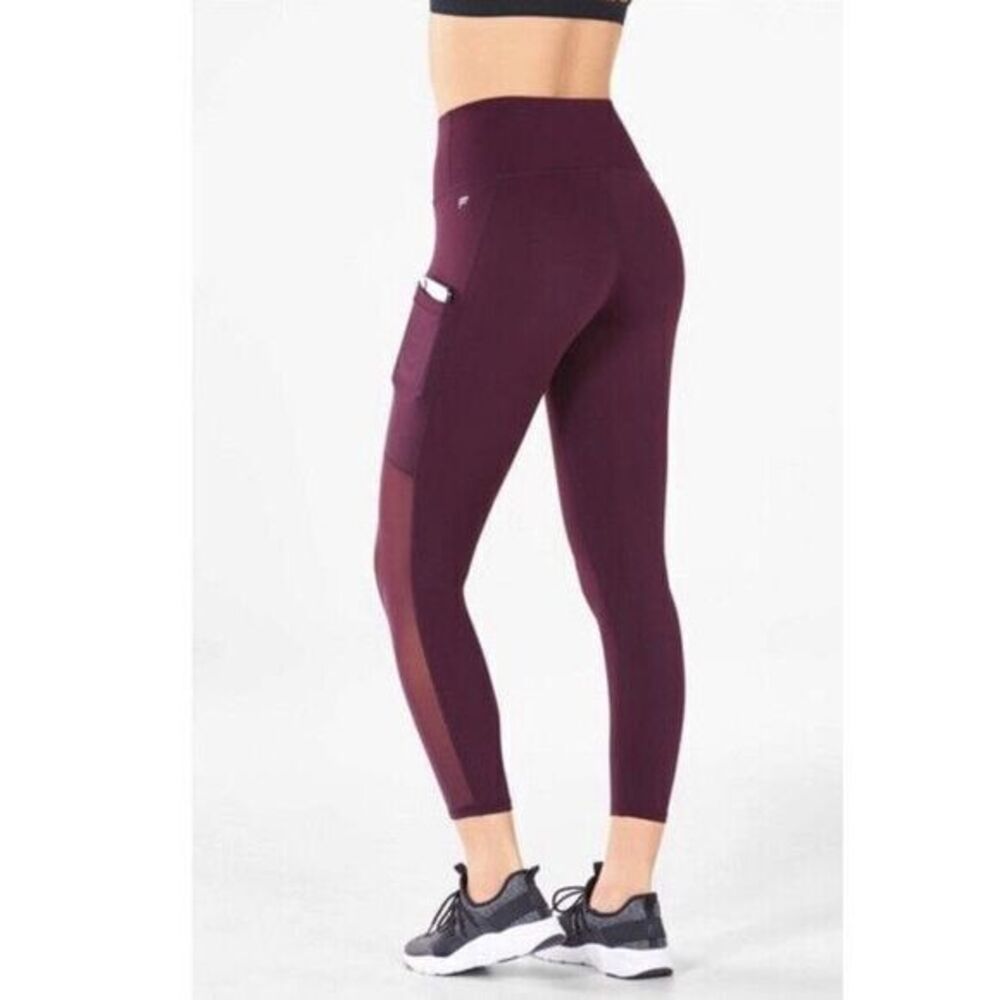 Fabletics Mila High Waist Capri Pocket Power hold Leggings In Wine Size X-Small